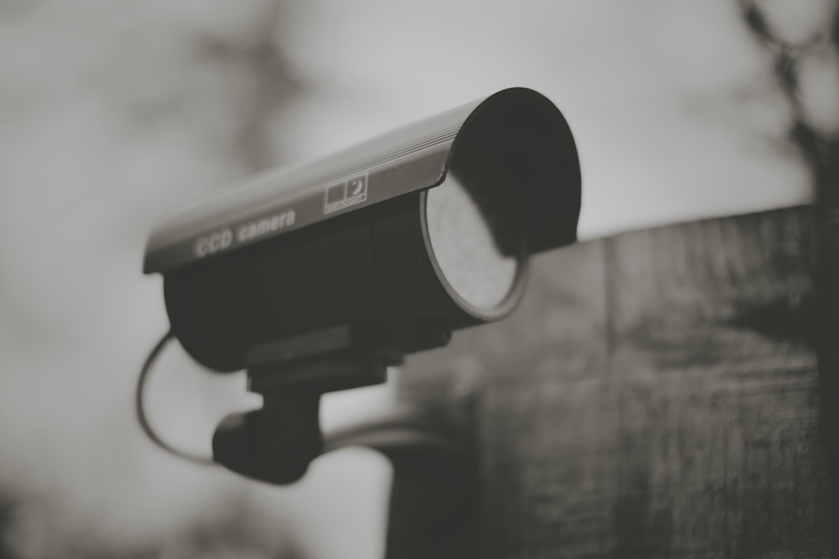 How to Secure a Detached Garage With a Wireless Camera